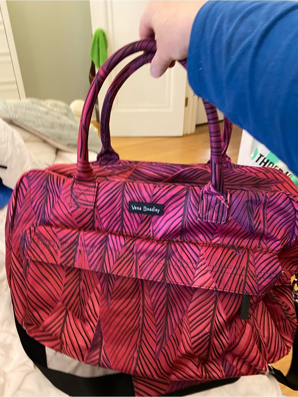 Vera Bradley perfect companion travel bag- banana leave pattern